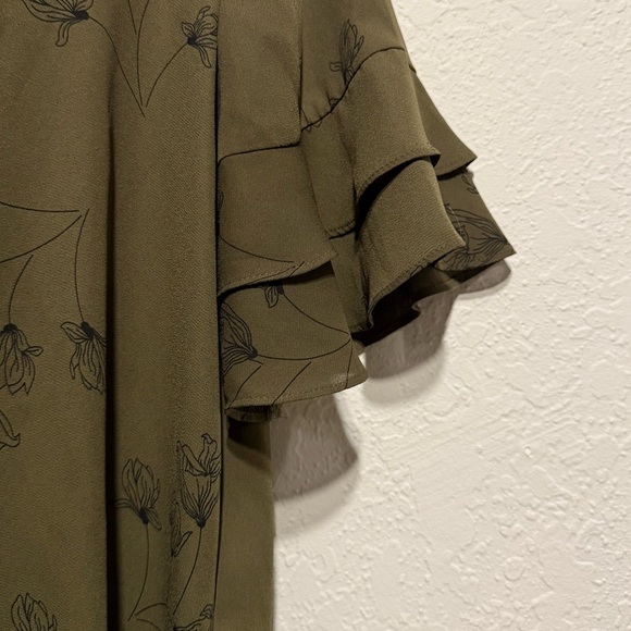 Worthington Olive Green Floral Ruffle Sleeve V-Neck Blouse Women’s Size Large - Picture 3 of 10